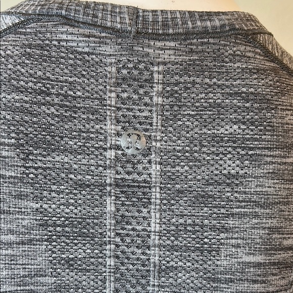 Lululemon Athletica Gray Fitted Long Sleeve Tee - Picture 5 of 10